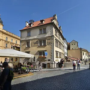 u-tri-pstrosu.praguehotelsweb.com/